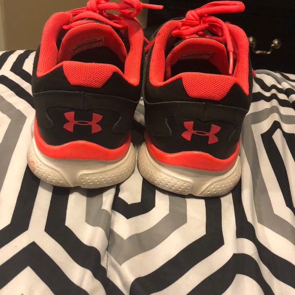 Under armour tennis shoes - Picture 2 of 2